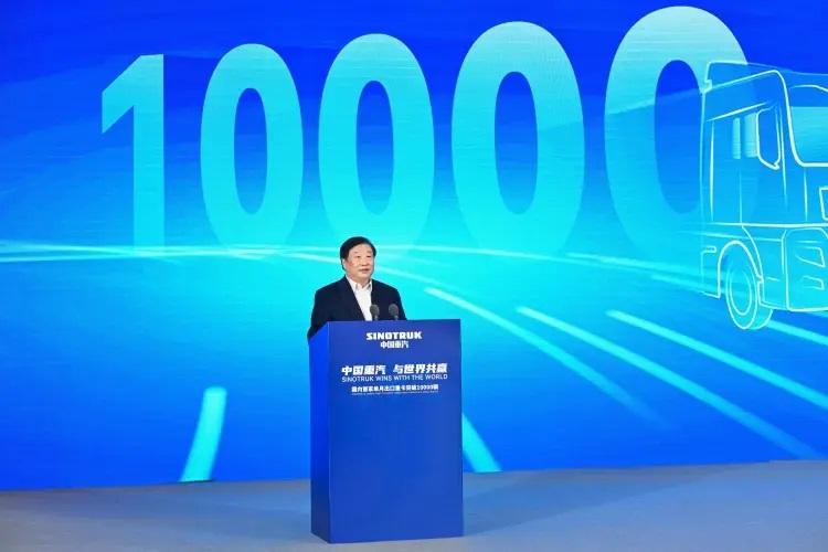 谭旭光：中国重汽单月出口破万辆，创造了我国重型卡车行业出口的里程碑！